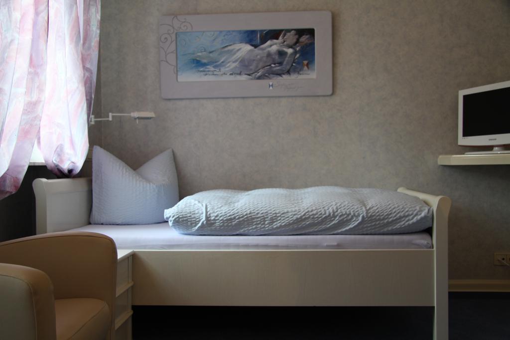 Gaestehaus Hebinger Am Schlosspark Deidesheim Chambre photo