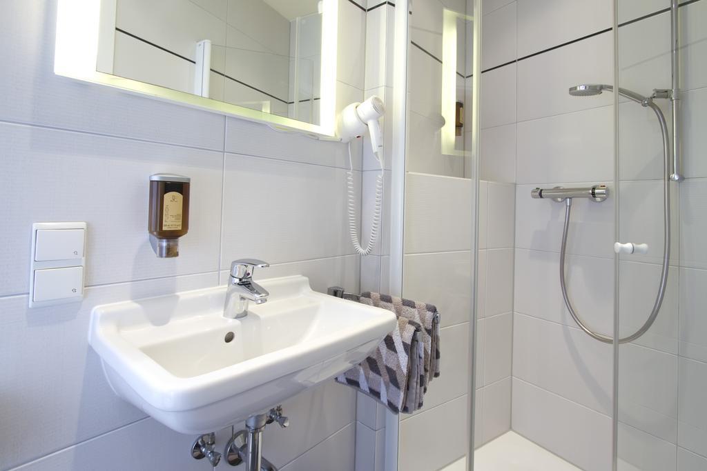 Gaestehaus Hebinger Am Schlosspark Deidesheim Chambre photo