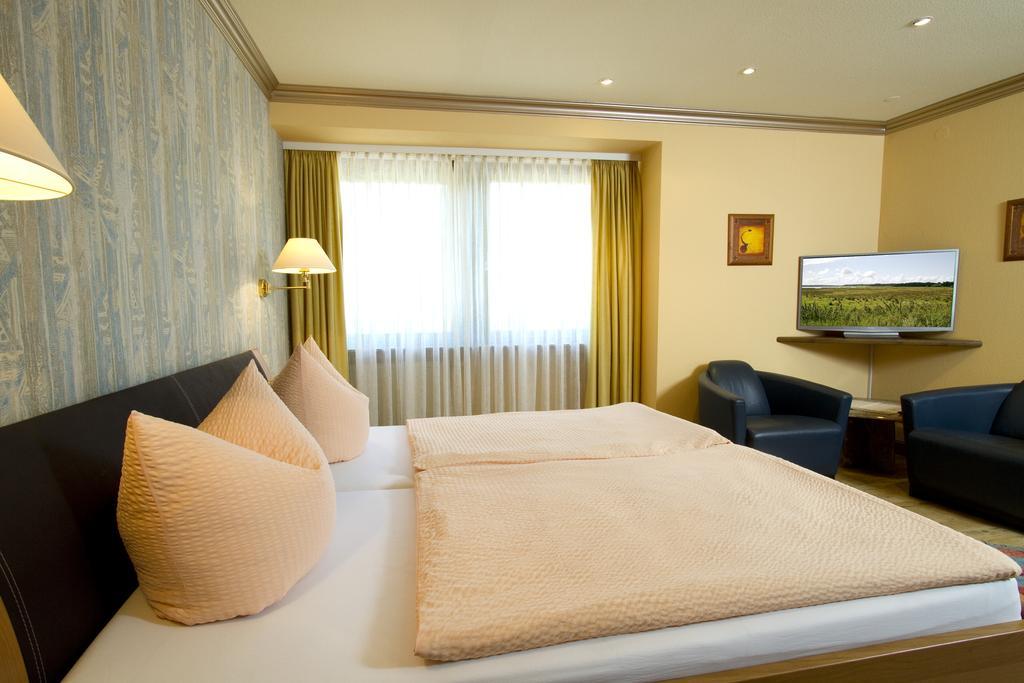 Gaestehaus Hebinger Am Schlosspark Deidesheim Chambre photo